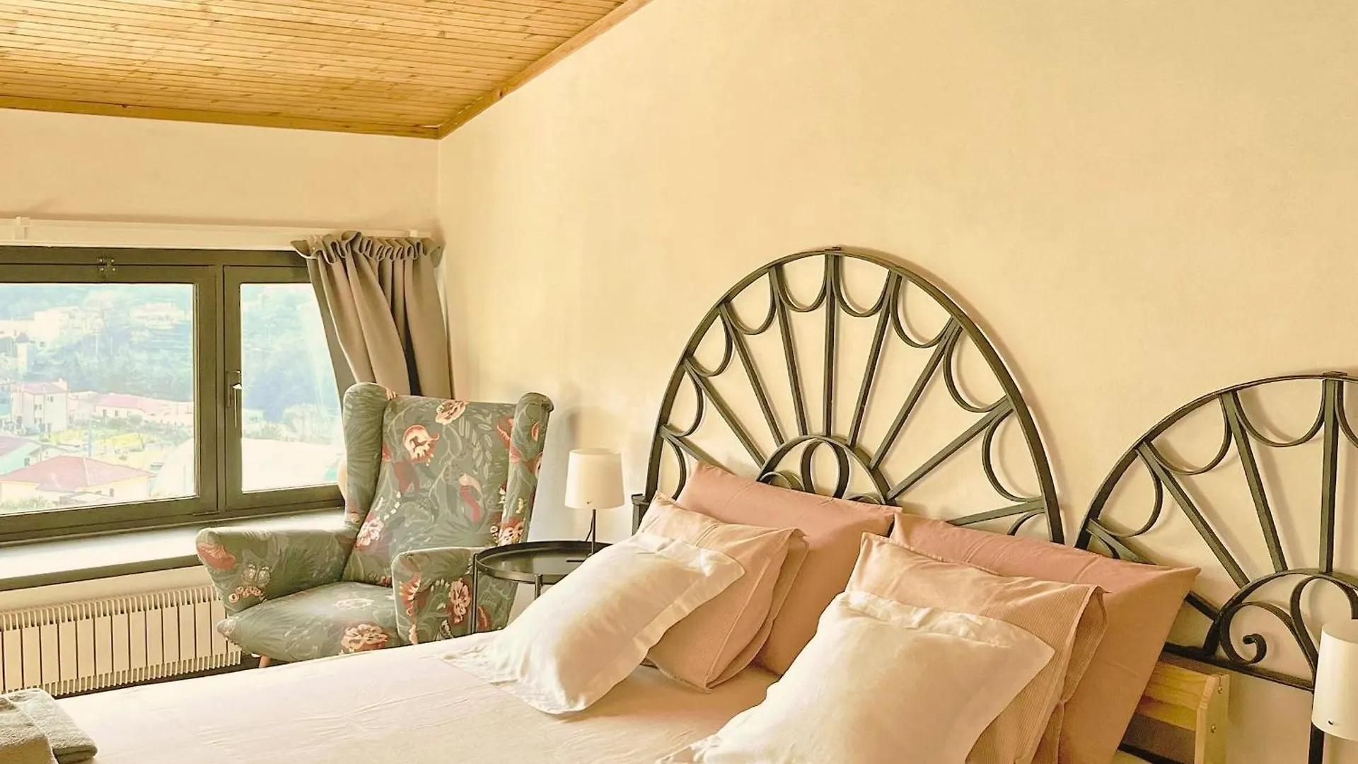 Appartamento LA SBILENCA casa vacanza indipendente con ampio giardino Calice Ligure